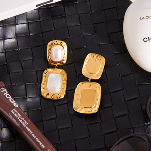 Orecchini Vintage con Grandi Perle in Acciaio Inossidabile, Pendenti Rettangolari Martellati, Orecchini alla Moda Placcati Oro 18k, Vendita all'Ingrosso - Product Image 4