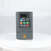 Hochleistungs-AC-Antrieb VFD Einphasig 220V 1,5kW für Pumpen- und Lüfterumrichter