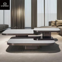Table basse design irrégulière empilable avec plateau en pierre frittée et base métallique, table à thé de luxe pour la maison, l'hôtel et le hall