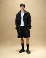 Ensemble de survêtement de course noir personnalisé en nylon avec piping réfléchissant, veste coupe-vent et short de jogging pour hommes