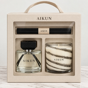 Coffret Cadeau Parfum d'Ambiance Aikun en Verre Texturé avec Bougie en Pot Rayé et Diffuseur à Bâtonnets Noirs pour Cadeaux de Mariage - Product Image 1