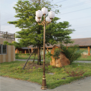 Lampadaire de jardin extérieur en laiton à LED avec abat-jour en verre, lumière blanc chaud 2700K, AC 220V, IP66, détecteur de mouvement, fixation non amovible, garantie 10 ans - Product Image 3