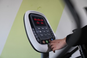 جهاز تدريب بيضاوي الشكل تجاري ذاتي الطاقة مع برنامج تحكم للصالات الرياضية - Product Image 2