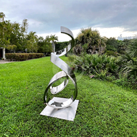 Sculpture flottante abstraite en acier inoxydable polie miroir de jardin extérieur sur mesure