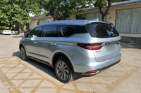 Voitures d'occasion de boutique, Geely Jiaji, fourgonnette compacte 5 portes 6 places, voitures d'occasion, porte battante, essence, conduite à gauche, pratique