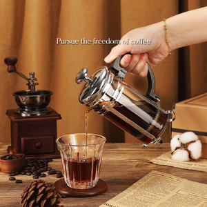 Ensemble cadeau moulin à café manuel et cafetière rétro de style premium, moulin à café manuel en bois classique, cafetière à piston - Product Image 4