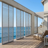 Volets extérieurs modernes en bois de chêne séché au four, résistants aux intempéries, à lamelles réglables, pour bord de mer