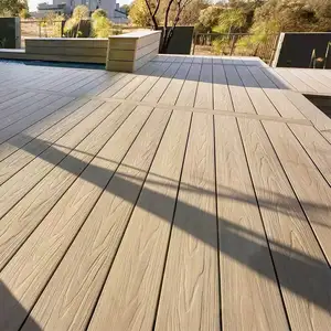 Revêtement de sol extérieur en bois composite anti-UV WPC Trous ronds Platelage Bois imperméable Co-extrudé PE Terrasse de jardin Terrasse