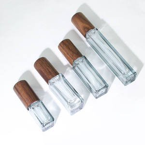 Mini flacon <span class=keywords><strong>de</strong></span> <span class=keywords><strong>parfum</strong></span> en verre carré gris <span class=keywords><strong>de</strong></span> <span class=keywords><strong>luxe</strong></span> <span class=keywords><strong>de</strong></span> 3ml avec <span class=keywords><strong>logo</strong></span> personnalisé petit flacon pulvérisateur vide rechargeable au format <span class=keywords><strong>de</strong></span> poche - Product Image 1