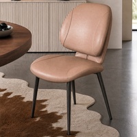 Chaise de restaurant en similicuir marron de style italien avec pieds noirs mats et dossier rond pour table à manger