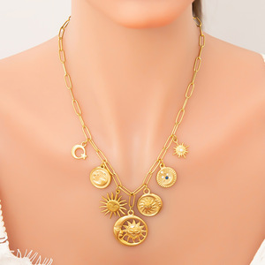 Collier pendentif cœur en perles de qualité AAA, plaqué or 18 carats, avec breloques couronne, soleil, lune et clé, bijoux pour femme à porter au quotidien - Product Image 3