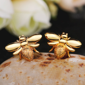 Orecchini a Perno a Forma di Ape per Donne, Accessori di Moda Carini Stile Insetto per Uso Quotidiano - Product Image 1