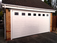Double porte de garage électrique automatique en acier antivol moderne de haute qualité Surface finie à usage domestique