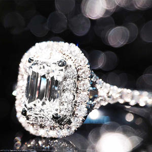 Anello di Lusso F755 con Diamante Taglio Smeraldo, Gioiello da Donna con Pietra Naturale per Fidanzamento - Product Image 4