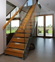 Escalier flottant en acier et fer Escalier intérieur droit moderne personnalisé avec bande de roulement en bois et verre Raling pour appartement