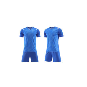 Voetbalshirts op maat in professionele stijl met spelersnamen en -nummers, polyester, sneldrogend materiaal voor clubs en fans - Product Image 1