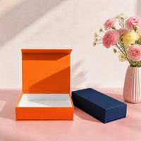 Boîte cadeau en papier rigide de luxe avec logo personnalisé en relief, boîte couleur recyclable pour vêtements, cosmétiques et accessoires de mode