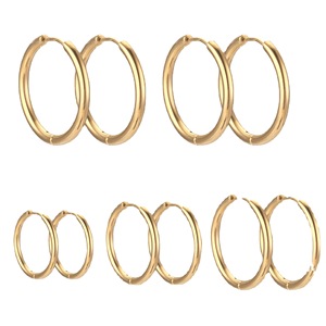<span class=keywords><strong>Pendientes</strong></span> de Aro Pequeños y Simples de Acero Inoxidable de Alta Calidad con PVD de Oro de 18K, Venta al por Mayor <span class=keywords><strong>para</strong></span> Fabricación de Joyería y <span class=keywords><strong>Accesorios</strong></span> - Product Image 4