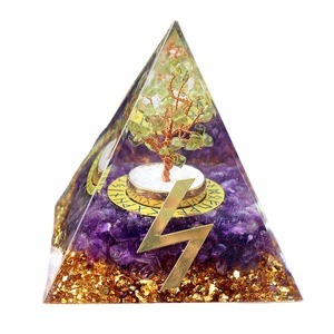 Pyramide en époxy cristal 8 cm, Rune du Soleil gravée au laser, décoration d'intérieur, ornement de bureau - Product Image 5