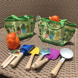 Juego de Nueve Piezas de Juguetes de Playa para Niños, Multiusos, para Exteriores, Incluye Pala de Arena de Madera y Artículos de Plástico, Juego al Aire Libre - Product Image 2