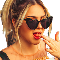 Vente en Gros Lunettes de Soleil Cœurs Tendance Roses en Plastique pour Femme, Style Rétro, Forme Cœur, Idéales pour Fêtes