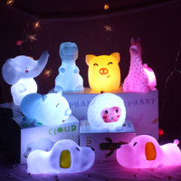 Hete Aanbieding Cartoon Dieren Vinyl LED Nachtlampjes Speelgoed voor Kinderen Slaaplicht Schattig Mini Maan Ster Tafellamp Fruit Bureaulamp