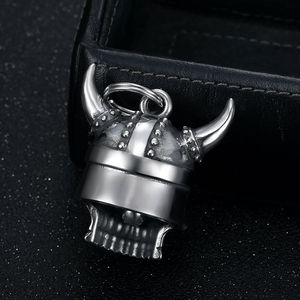 Colgante de Casco Vikingo con Calavera, Amuleto Temático de Acero Inoxidable, Regalo Unisex - Product Image 3