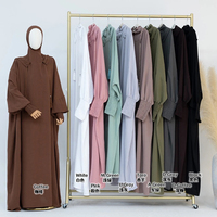 Vente en gros moyen-orient arabe dubaï une pièce Jilbab robe couleur unie rides polyester modeste Burqa Jilbab prière Abaya