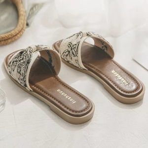 Sandales plates en cuir souple pour femmes avec doublure en maille, tongs d'été tendance pour l'extérieur, chaussures confortables pour la maison - Product Image 1