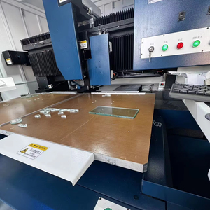 Machine de découpe laser picoseconde à fibre optique pour <span class=keywords><strong>verre</strong></span>, idéale pour la découpe de <span class=keywords><strong>verre</strong></span> saphir pour lits doubles - Product Image 1