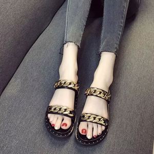 Sandales de plage d'été pour femmes, double bande, chaîne dorée, rivets, tongs rétro, grandes tailles - Product Image 1