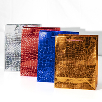 Usine Holographique Pas Cher Coeur Étoile Texture Spéciale Sacs En Papier Avec Poignées Pour Emballage Cadeau Shopping Carton Cadeau Sacs En Papier