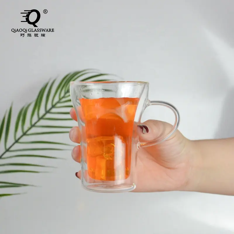 Bicchiere ad alta resistenza di isolamento a doppio strato in vetro borosilicato tazza da tè con fiore d'acqua per caffè con piattino