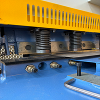 Machine de cisaillement contrôlée QC12Y-6x3200 avec moteur et pompe pour la découpe de tôles