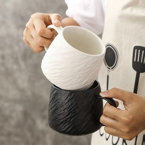 Mug en céramique marbrée créative 400 ml, tasse à café en porcelaine style nordique avec poignée dorée, texture pierre, pour cadeau d'affaires - Product Image 5