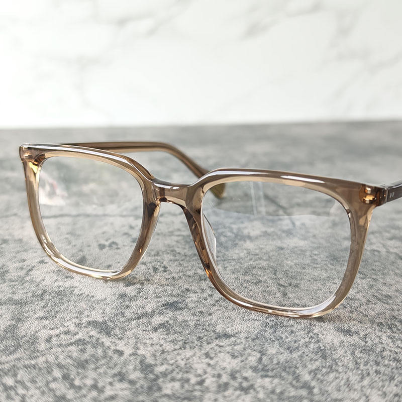 สีน้ำตาล