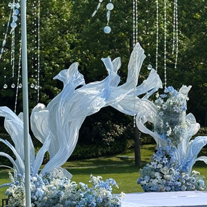 Installation artistique géante en organza de luxe pour toile de fond de mariage, décoration d'événements, sculpture en tissu et papier de grande taille - Product Image 1
