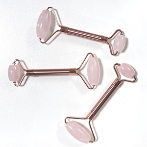 Rouleau facial en quartz rose 100% pierre naturelle, qualité C, vente directe d'usine, outil de massage, rouleau de jade pour le visage - Product Image 2