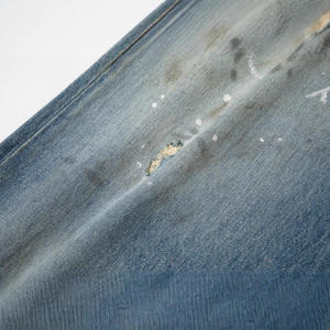 جينز مخصص بتصميم قديم مطلي بالحبر ومغسول بشكل فضفاض ومتهالك للرجال والنساء - Product Image 4