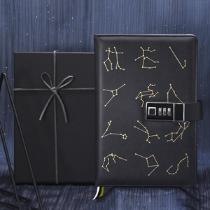 Cahier à cadenas argenté au format A5 avec logo constellation - Product Image 1