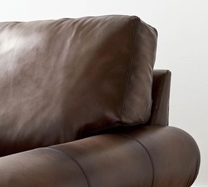 <span class=keywords><strong>Fauteuil</strong></span> classique en <span class=keywords><strong>cuir</strong></span> véritable avec accoudoirs roulés <span class=keywords><strong>marron</strong></span>, coussins d'assise moelleux, coussins de dossier amovibles et pieds en bois de noyer <span class=keywords><strong>foncé</strong></span> - Product Image 2