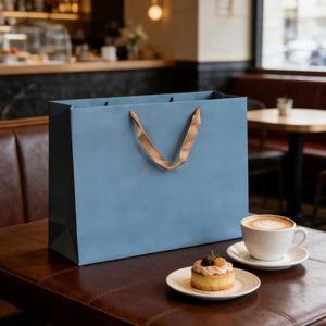 Bolsa de Cartón Azul para Compras, Plegable, Reciclable, con Asas de Algodón Trenzado y Logotipo Impreso Personalizado - Product Image 6