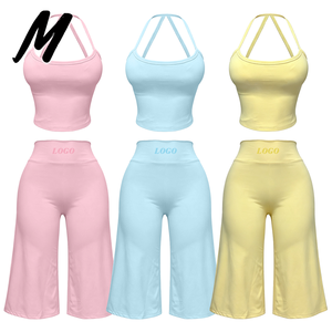 Set Sportivo da Donna in Nylon ad Alta Elasticità, Top Corto con Spalline Incrociate e Pantaloni Capri da Yoga, Set Due Pezzi, Logo Personalizzabile - Product Image 3