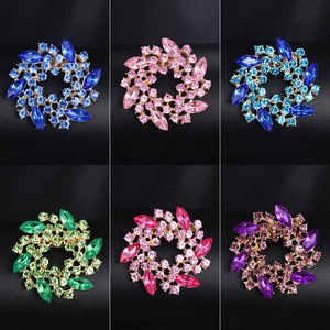 Nouvelle grande broche en cristal de fleur pour hommes et femmes broche en strass exquise écharpe clip bijoux de haute qualité et cadeau en gros - Product Image 3