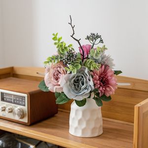 Bouquet de fleurs artificielles CallaFloral Rose Rouge Fait main pour la décoration de mariage et de la maison - Product Image 1