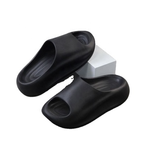 Chaussons pour hommes en EVA à semelle épaisse antidérapante, à bout ouvert, couleur noire unie, pour l'intérieur et l'extérieur, toutes saisons, dessus et doublure en PU - Product Image 1