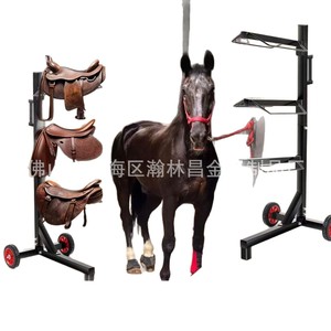 ชั้นวางอานม้าเหล็กสีดำมีล้อ สำหรับจัดเก็บและโชว์อุปกรณ์ขี่ม้า - Product Image 1