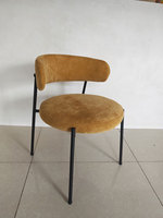 Chaises de salle à manger rembourrées de style italien moderne pour la maison et les restaurants, avec structure métallique, hauteur réglable et pieds en bois massif, pour appartement et maison