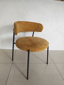 רהיטי מסעדה איטלקיים מודרניים, כיסאות אוכל מרופדים מעץ לבוד עם מסגרת מתכת - Product Image 2