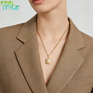 Collana Stile Artistico per Mamma con Ciondolo a Rosa <span class=keywords><strong>Vintage</strong></span>, Collana con Ciondolo a Rosa per Mamma in Ottone Placcato Oro 18K, Gioiello con Cornice Quadrata - Product Image 6